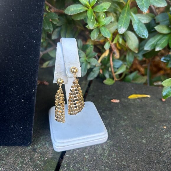 Whiting & Davis Vintage 70s Gold Tone Chain Mesh Necklace and Dangle Earrings - Picture 11 of 12